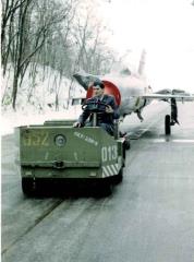 Vlačilec letal s piste v Klek